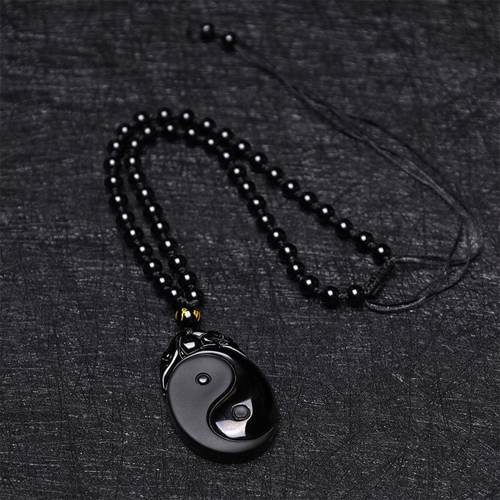 Collar con colgante de fuerza de cumplimiento de Yin Yang de obsidiana negra natural con Buddha Stones