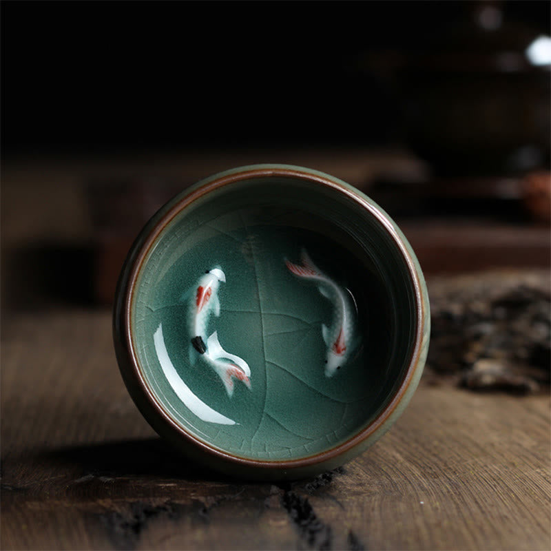 Taza de té de cerámica con forma de pez koi de colores y Buddha Stones - Pez koi doble colorido 7,8 cm x 3,4 cm x 60 ml - image 0
