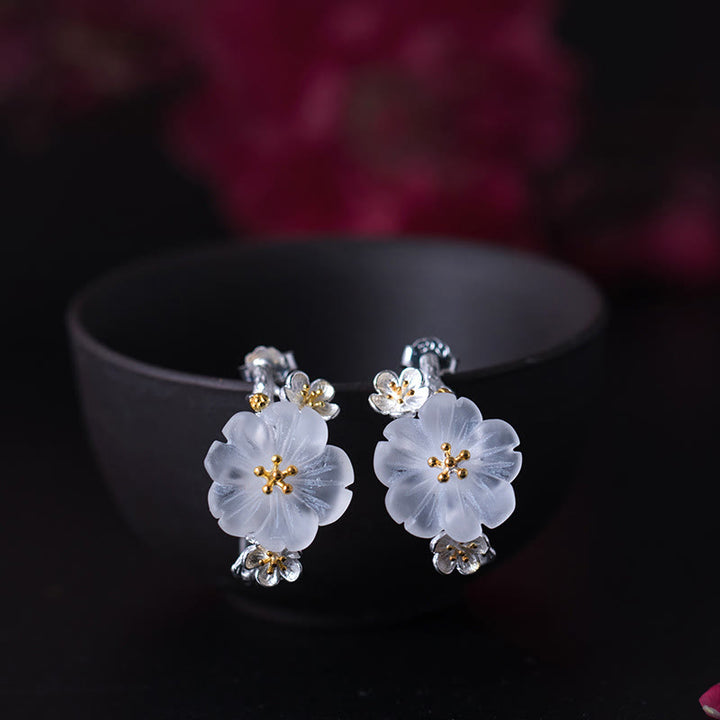 Pendientes de bendición floral de flor de ciruelo de plata de ley 925 con Buddha Stones