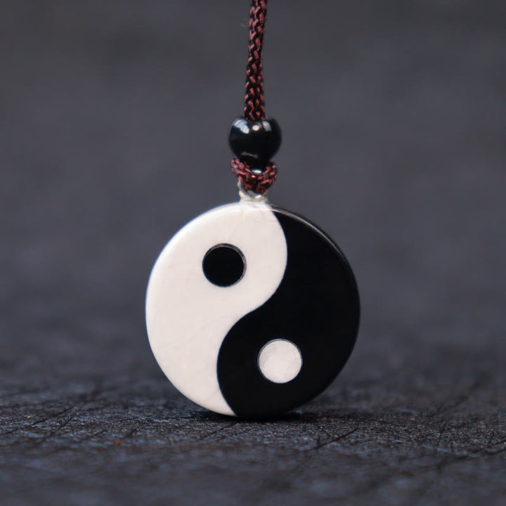 Buddha Stones Obsidiana negra natural Turquesa blanca Yin Yang Cumplimiento Fuerza Collar Colgante
