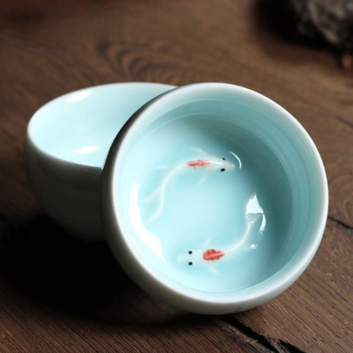 Taza de té de cerámica con forma de pez koi de colores y Buddha Stones