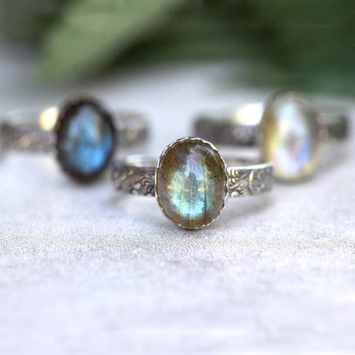 Anillo de amor con cristal de piedra lunar