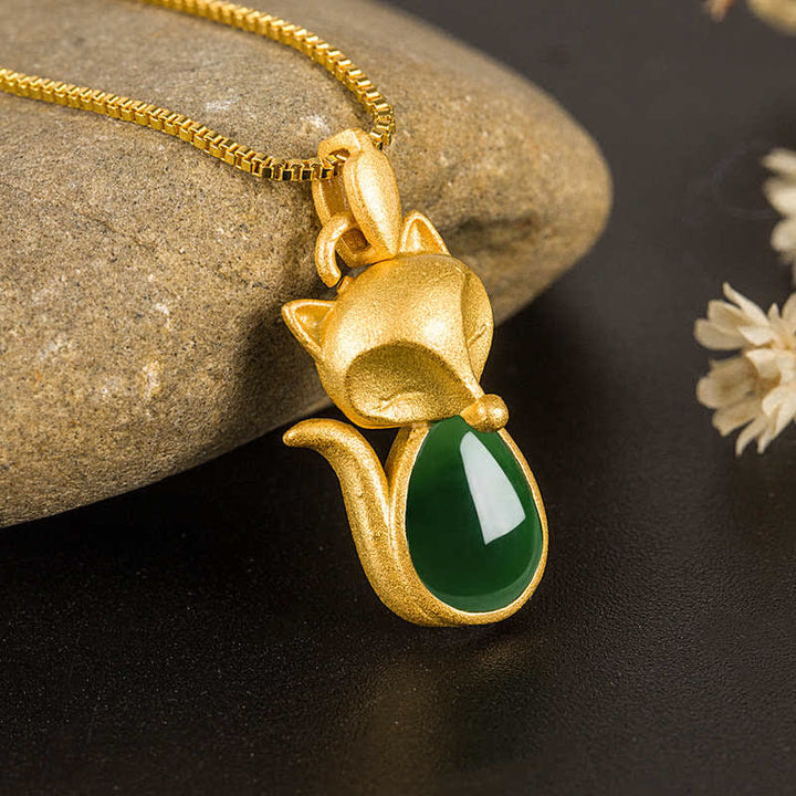 Colgante de collar con diseño de zorro de calcedonia verde con Buddha Stones