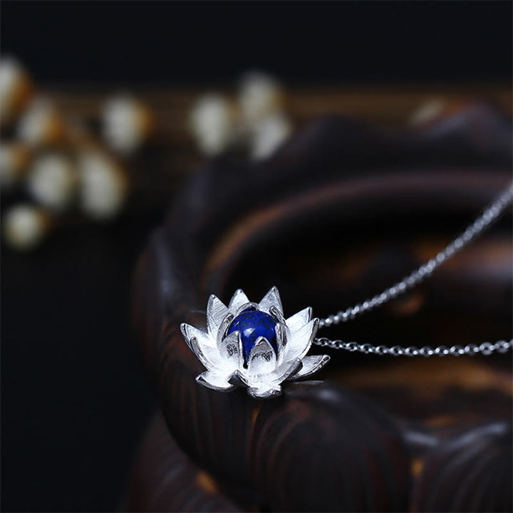 Collar con colgante de flor de loto y lapislázuli de lapislázuli en plata de ley 925 con Buddha Stones para el autocuidado. - Plata de ley 925 y lazurita - image 0
