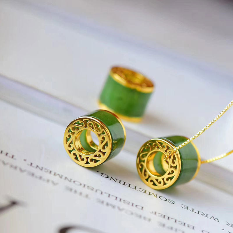Colgante de collar de suerte de jade cian redondo con Buddha Stones
