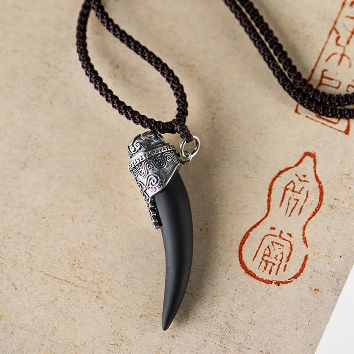 Colgante de plata de ley 925 con diseño de diente de lobo de obsidiana negra