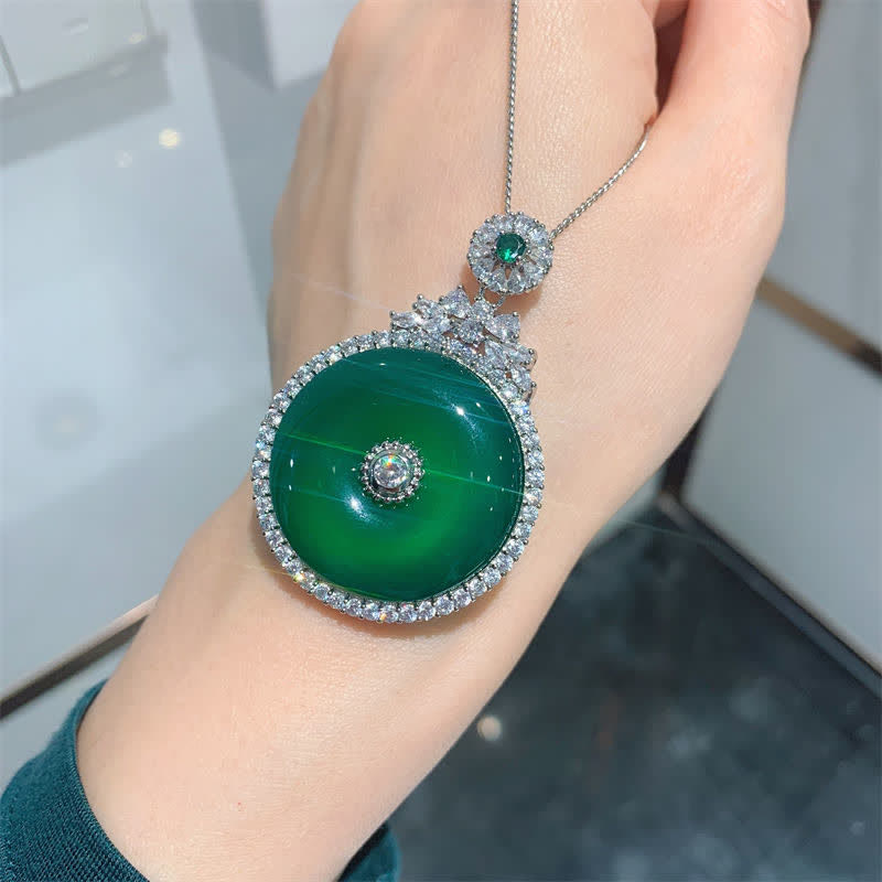 Colgante de collar de fuerza con hebilla de paz redonda de calcedonia verde