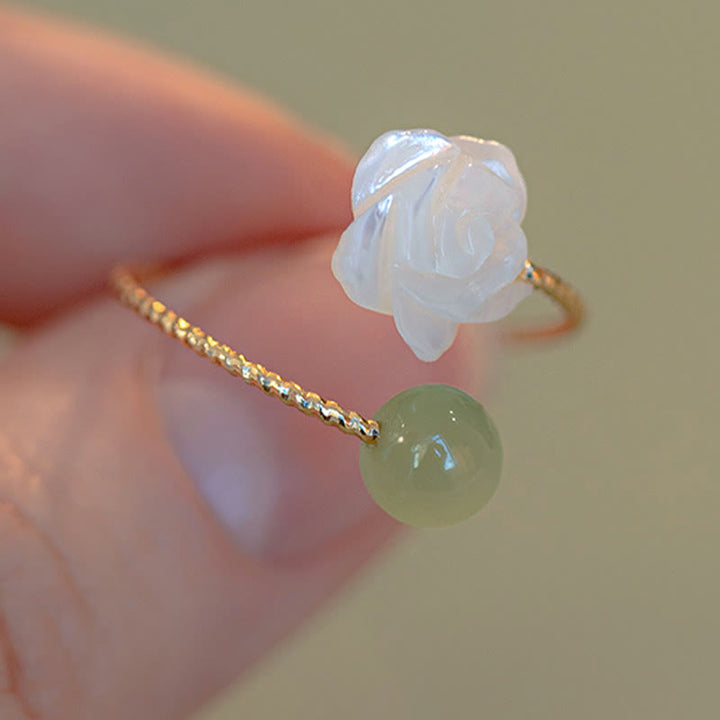 Buddha Stones Anillo de bendición con cuentas de jade, piedra tridacna chapada en oro de 14 quilates, flor rosa