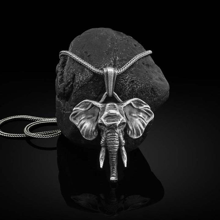 Colgante de collar resistente de acero titanio y peltre de elefante