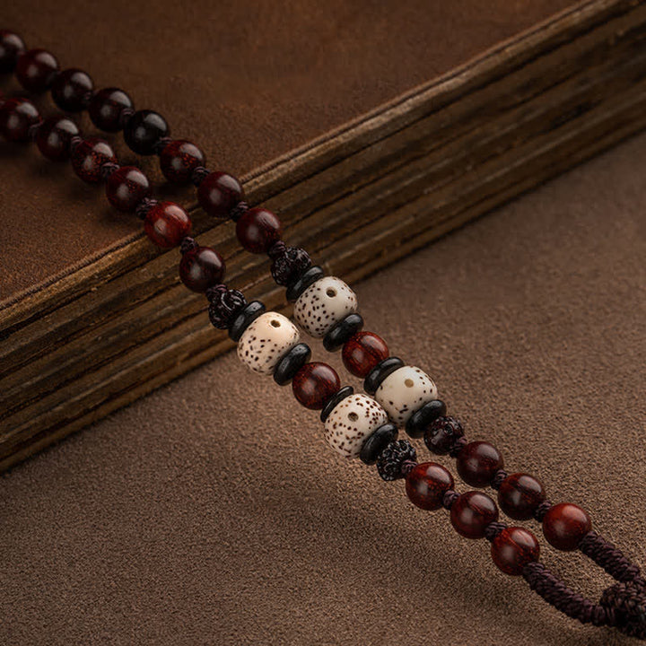 Colgante de collar de protección de loto de sándalo rojo de hoja pequeña de Buda natal del zodiaco chino