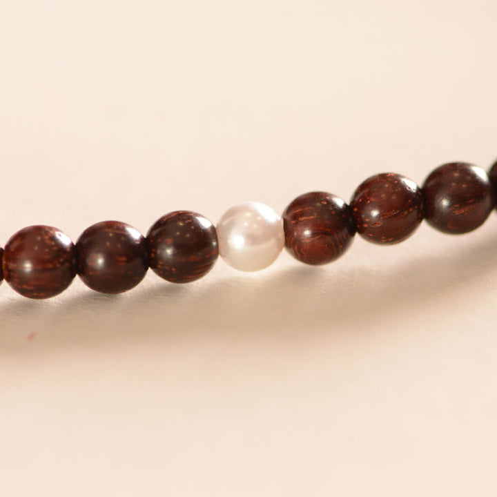 Pulsera de triple envoltura con protección de carácter Fu de sándalo rojo de hoja pequeña india de plata de ley 925 con Buddha Stones