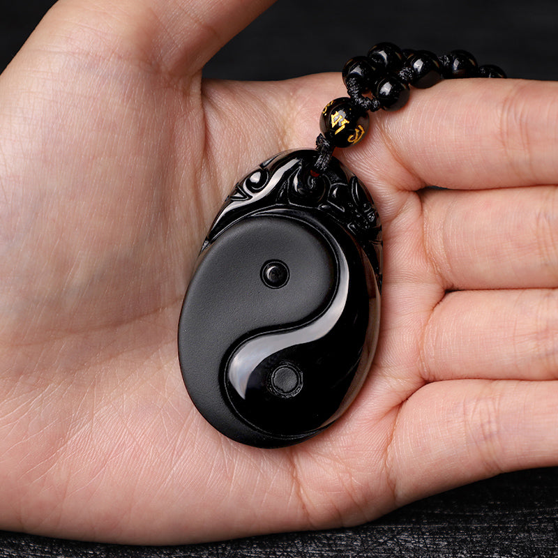 Collar con colgante de fuerza de cumplimiento de Yin Yang de obsidiana negra natural con Buddha Stones