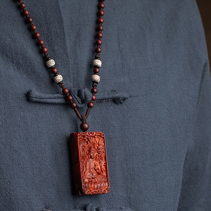 Colgante de collar de protección de sándalo rojo de hoja pequeña de Buda natal del zodiaco chino