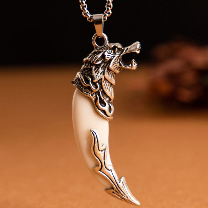 Colgante de collar de equilibrio de acero de titanio con diente de lobo de imitación de Buddha Stones
