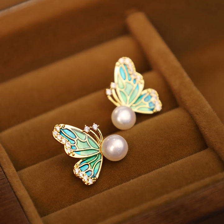 Pendientes curativos de mariposa con perlas naturales de cobre chapado en oro de 18 quilates con postes de plata de ley 925 con Buddha Stones