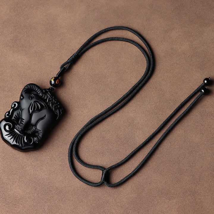 Llavero con colgante de collar de cadena de protección de elefante de obsidiana negra