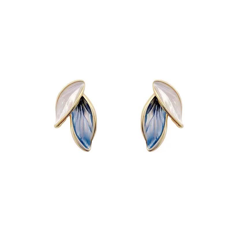 Aretes de la suerte con diseño de hojas