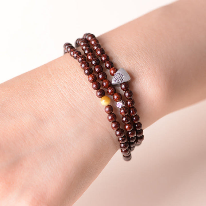 Pulsera de triple envoltura con protección de carácter Fu de sándalo rojo de hoja pequeña india de plata de ley 925 con Buddha Stones