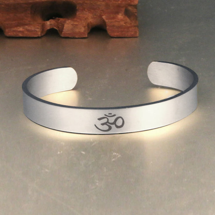 Brazalete con símbolo OM tibetano de Buddha Stones , brazalete de atención plena