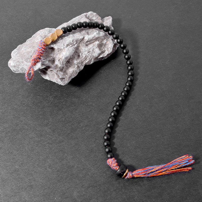 Pulsera con borlas de ónix negro tibetano hecha a mano con Buddha Stones