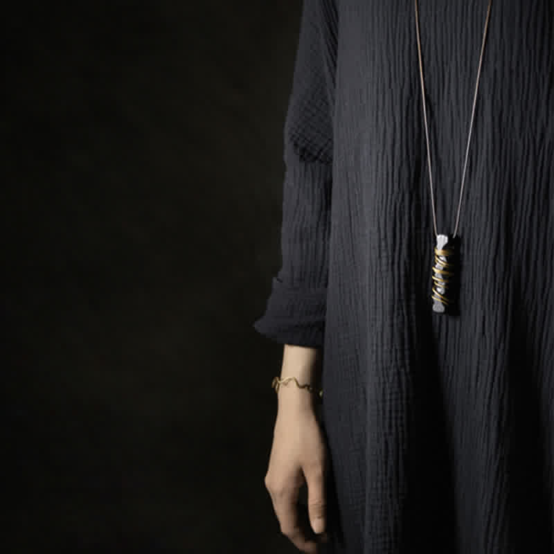 Colgante de collar con colgante de equilibrio de paz, madera de ébano tibetano y Buddha Stones , con detalles de latón y piedras de Buda. - image 10