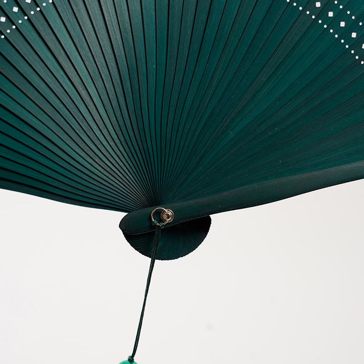 Abanico plegable de bambú de mano grabado hueco de color degradado de Buddha Stones