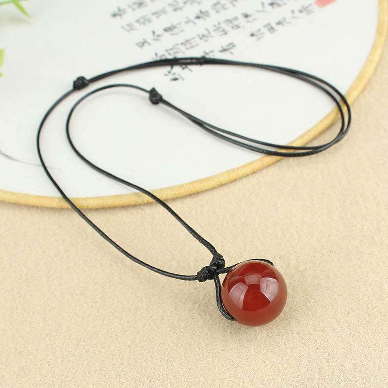 Collar con colgante de cuerda de cuero con cuentas de ágata roja y Buddha Stones
