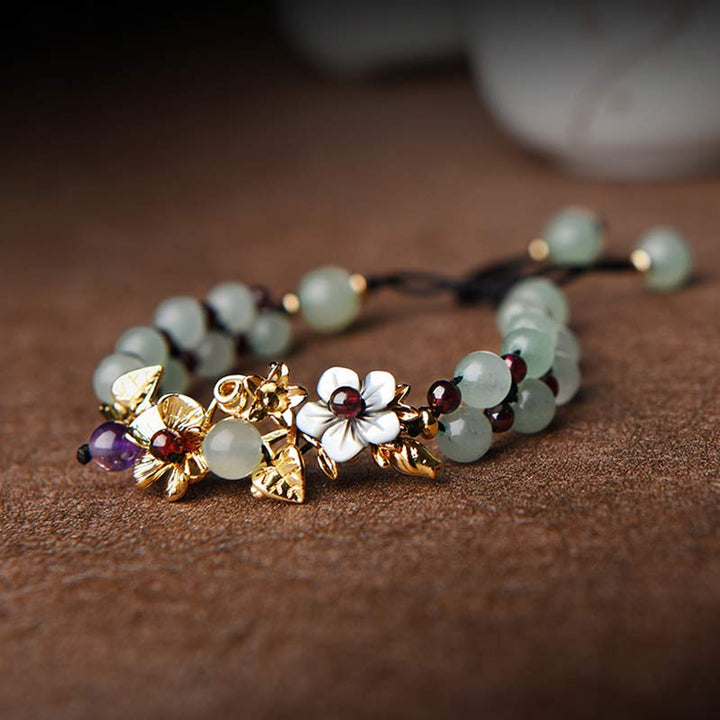 Pulsera de la suerte con pétalos de flores y cuentas de granate y aventurina verde con Buddha Stones