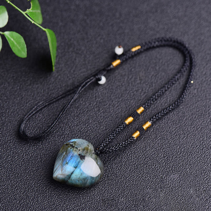Colgante de collar con soporte de corazón de amor de labradorita de Buddha Stones