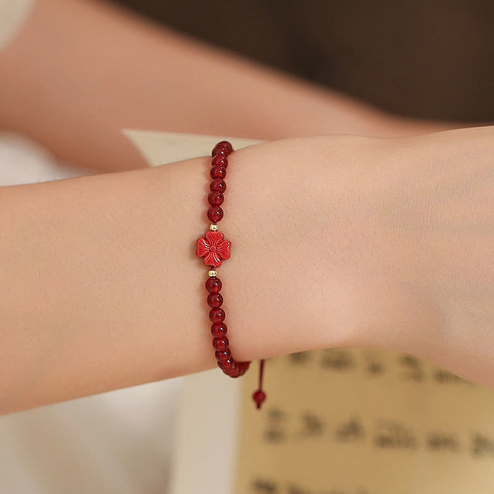 Pulsera de hilo de confianza con estrella de trébol de cuatro hojas con nudo sin fin de ágata roja Natural