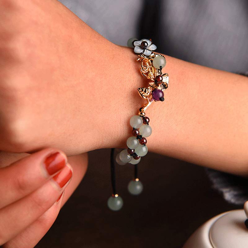 Pulsera de la suerte con pétalos de flores y cuentas de granate y aventurina verde con Buddha Stones