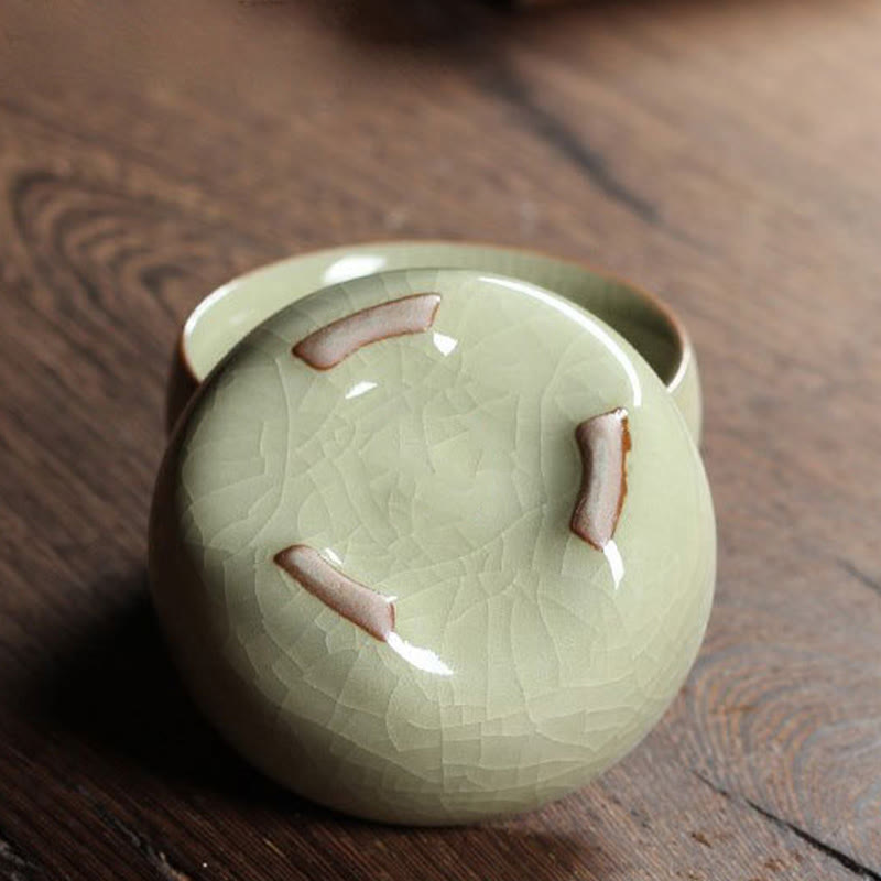 Taza de té de cerámica con forma de pez koi de colores y Buddha Stones