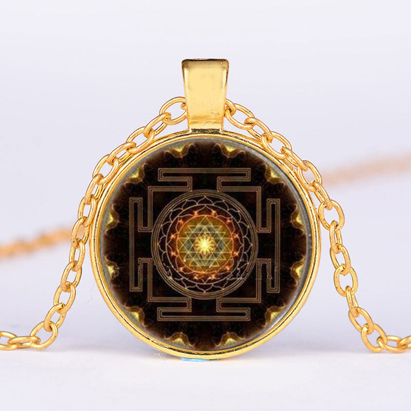 Collar de piedras preciosas del tiempo sagrado de Sri Yantra