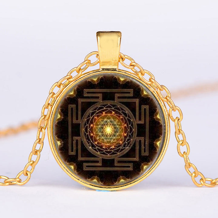 Collar de piedras preciosas del tiempo sagrado de Sri Yantra