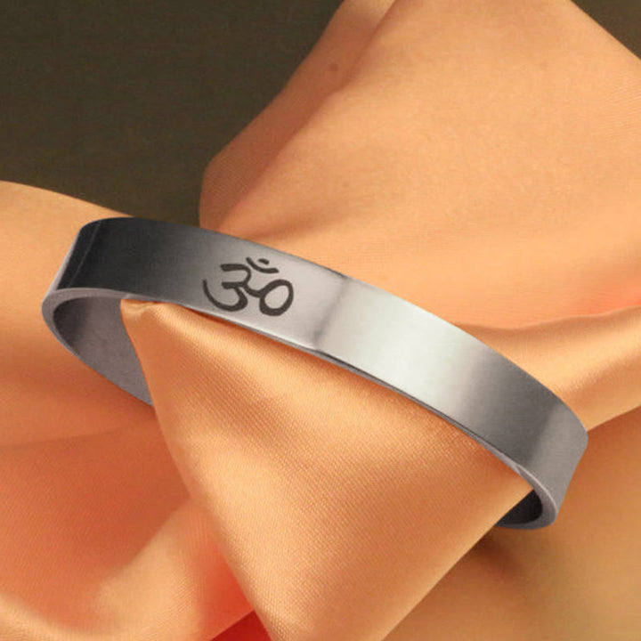 Brazalete con símbolo OM tibetano de Buddha Stones , brazalete de atención plena