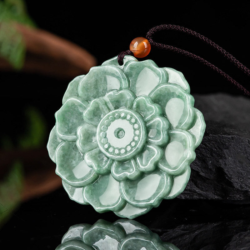Colgante de collar de prosperidad de la suerte de jade con patrón de loto de Buddha Stones