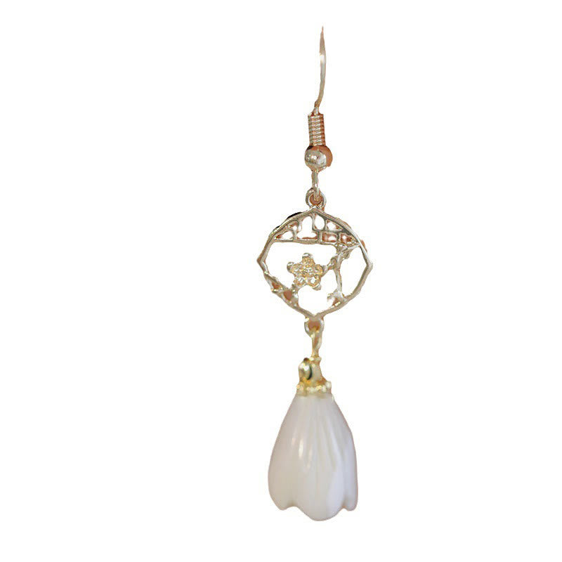 Pendientes colgantes con bendición de flores de magnolia, piedra Tridacna de cobre chapado en oro de 14 quilates con Buddha Stones