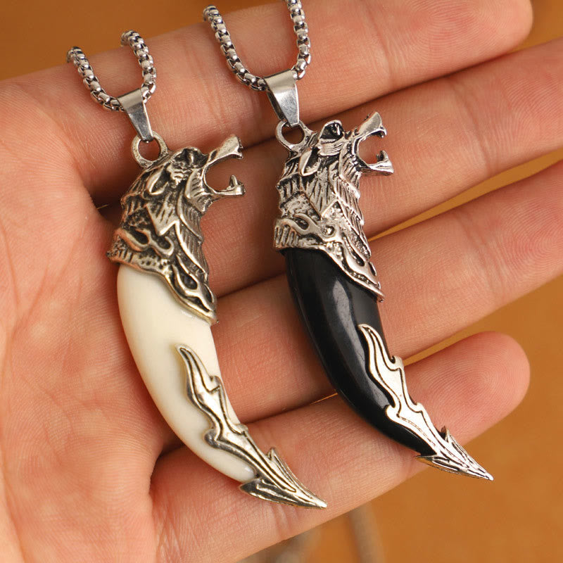 Colgante de collar de equilibrio de acero de titanio con diente de lobo de imitación de Buddha Stones