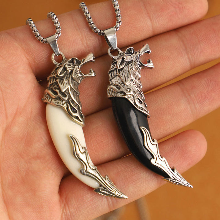 Colgante de collar de equilibrio de acero de titanio con diente de lobo de imitación de Buddha Stones