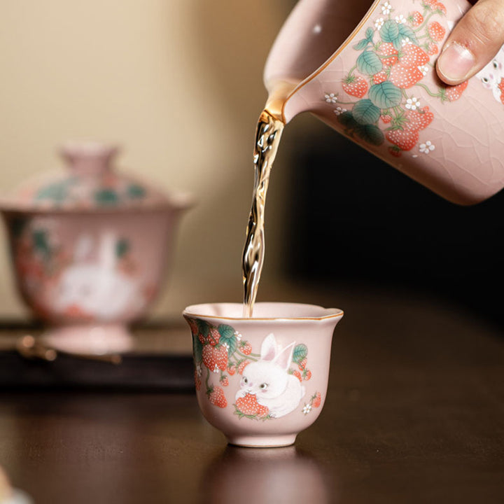 Taza de té de cerámica con diseño de flor de conejo y fresa, Buddha Stones, taza de té de Kung Fu, 55ml
