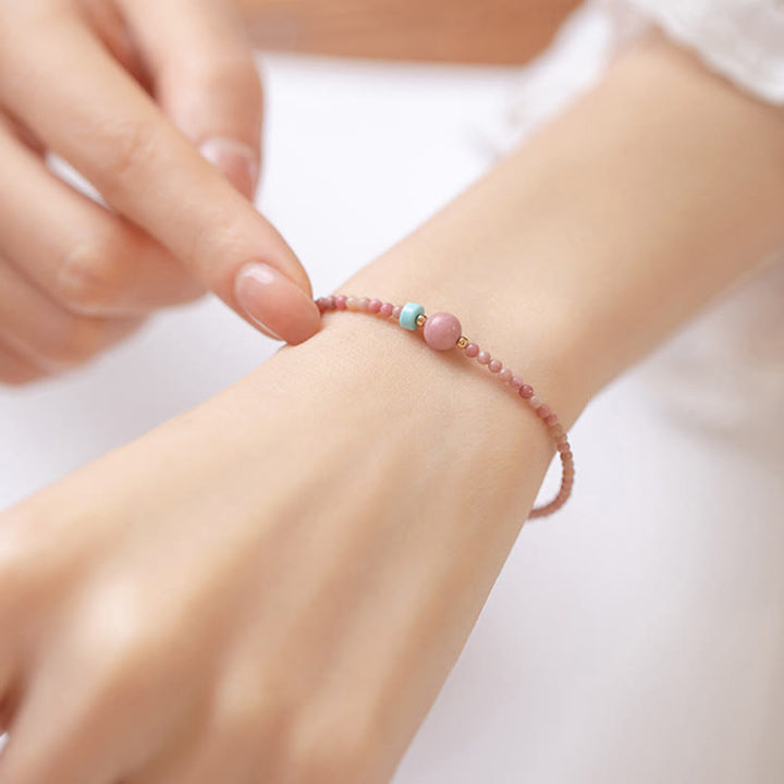 Pulsera de cadena de energía amorosa de rodonita natural chapada en oro de 14 quilates con Buddha Stones