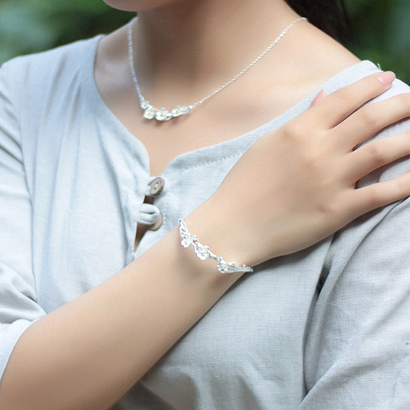 Pulsera ajustable con Buddha Stones de plata de ley 925 con flor de ciruelo y bendición