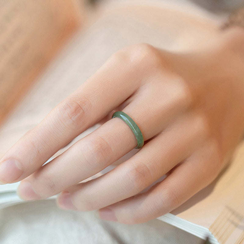 Anillo de abundancia de prosperidad de jade natural con Buddha Stones