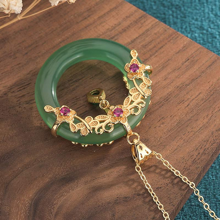 Colgante de collar curativo de jade cian redondo natural con Buddha Stones