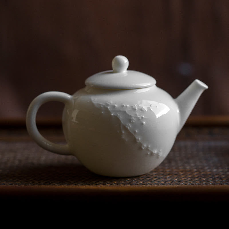 Tetera de cerámica con diseño grabado de bambú de pino ciruelo blanco
