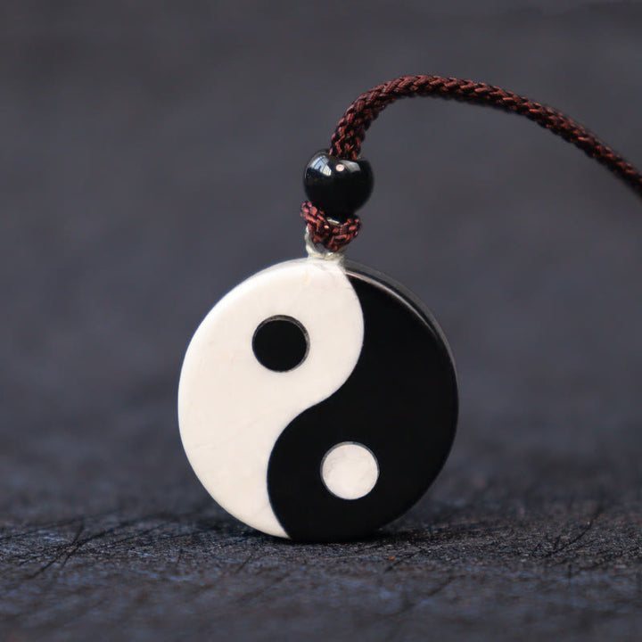 Buddha Stones Obsidiana negra natural Turquesa blanca Yin Yang Cumplimiento Fuerza Collar Colgante
