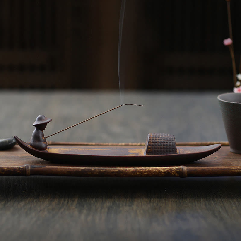 Quemador de incienso curativo de cerámica con Buddha Stones , un pescador solitario a flote