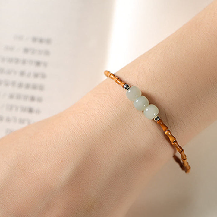 Pulsera de la suerte con cuentas de jade hetiano con patrón de bambú de oliva natural con Buddha Stones