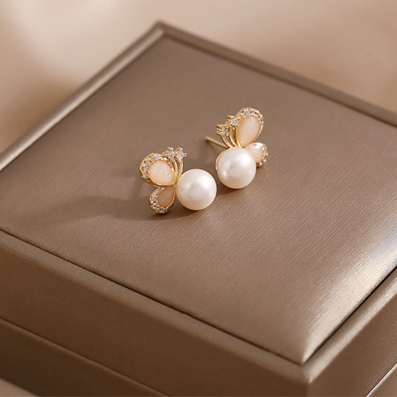 Pendientes de tuerca con forma de mariposa y perlas de oro de 18 quilates con Buddha Stones