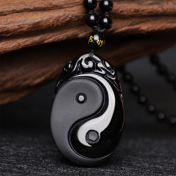 Collar con colgante de fuerza de cumplimiento de Yin Yang de obsidiana negra natural con Buddha Stones